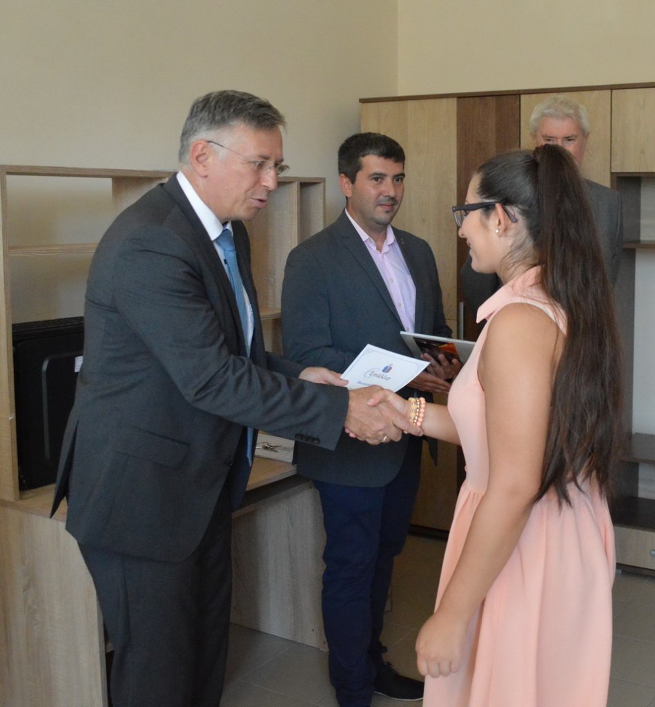 Fecskelakások átadása 16